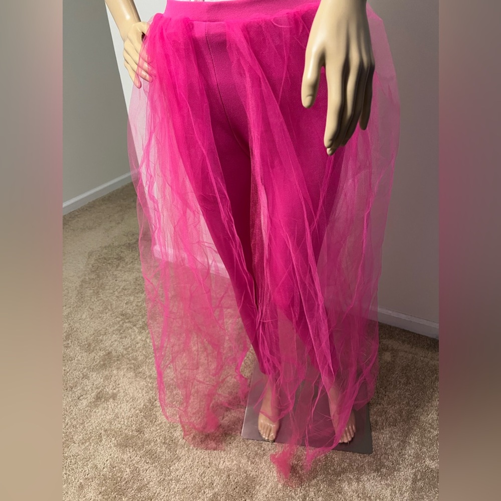 Juniors hot pink leggings with tulle mesh size small new with the tags